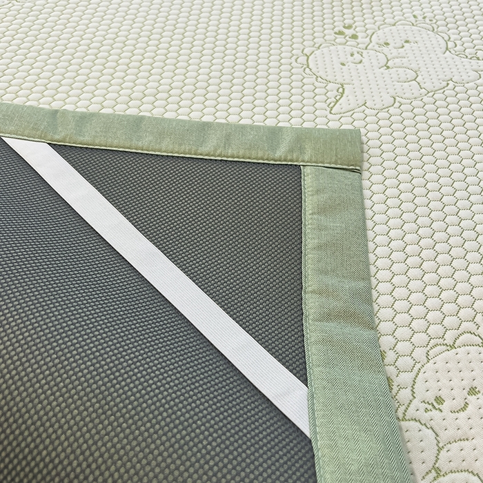 91家纺网 家纺一手货源 找家纺 857家居 2025新款提花冰豆豆凉席三件套 豆豆席绿恐龙