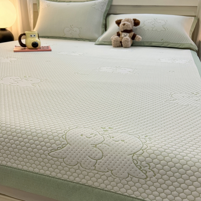 91家纺网 家纺一手货源 找家纺 857家居 2025新款提花冰豆豆凉席三件套 豆豆席绿恐龙