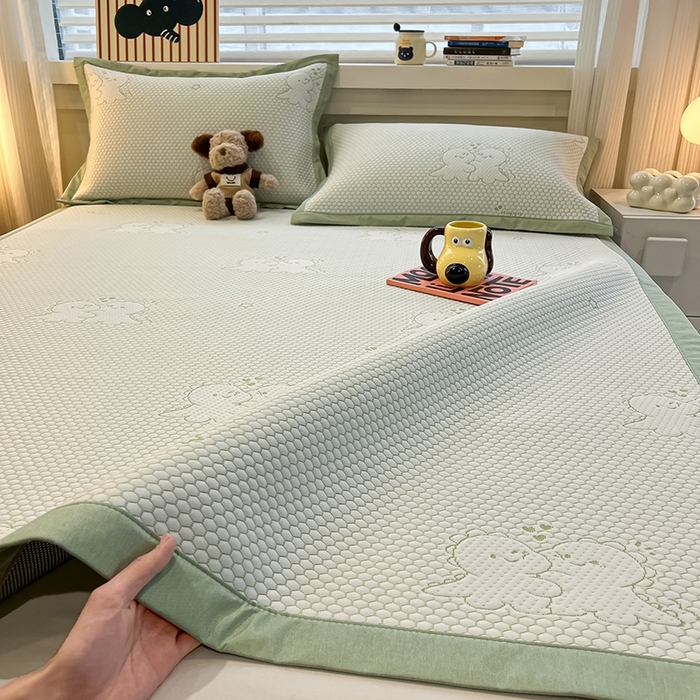 91家纺网 家纺一手货源 找家纺 857家居 2025新款提花冰豆豆凉席三件套 豆豆席绿恐龙