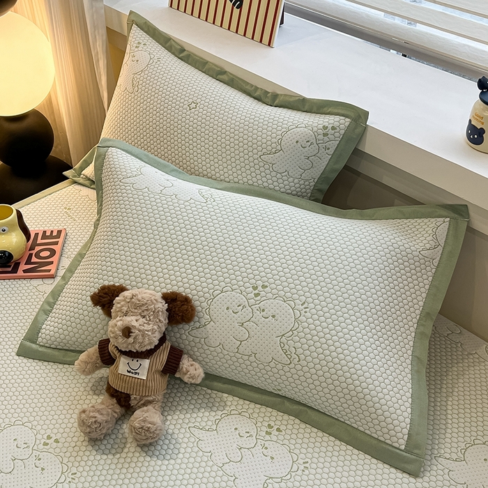 91家纺网 家纺一手货源 找家纺 857家居 2025新款提花冰豆豆凉席三件套 豆豆席绿恐龙