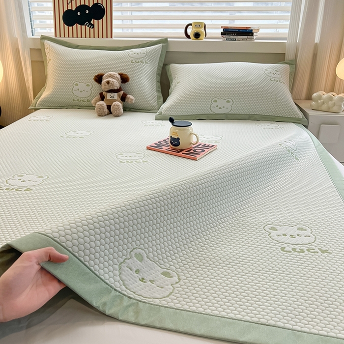 91家纺网 家纺一手货源 找家纺 857家居 2025新款提花冰豆豆凉席三件套 豆豆席绿熊