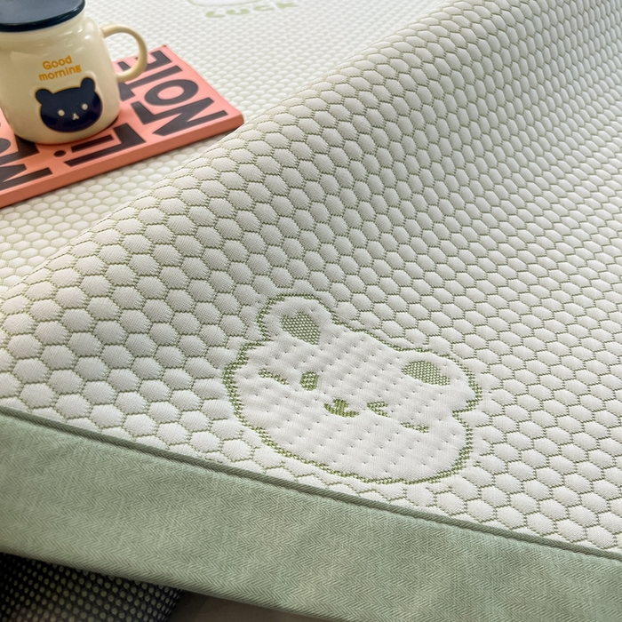 91家纺网 家纺一手货源 找家纺 857家居 2025新款提花冰豆豆凉席三件套 豆豆席绿熊