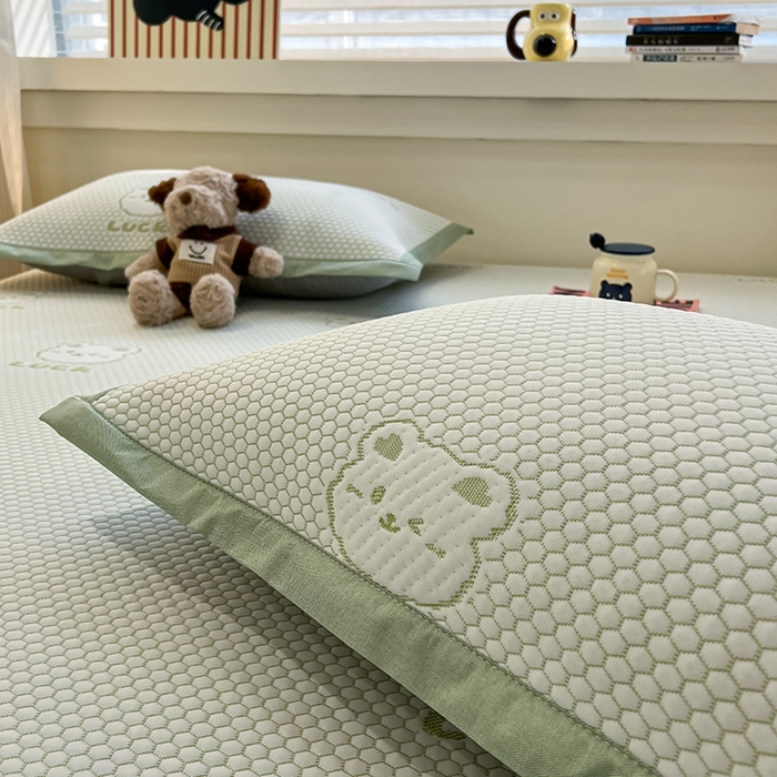 91家纺网 家纺一手货源 找家纺 857家居 2025新款提花冰豆豆凉席三件套 豆豆席绿熊