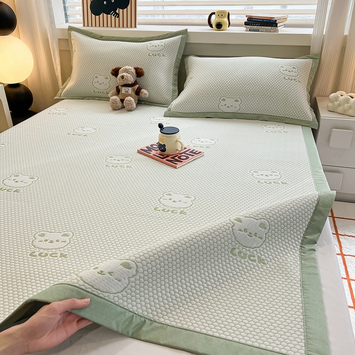 91家纺网 家纺一手货源 找家纺 857家居 2025新款提花冰豆豆凉席三件套 豆豆席绿熊