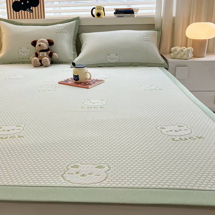 91家纺网 家纺一手货源 找家纺 857家居 2025新款提花冰豆豆凉席三件套 豆豆席绿熊