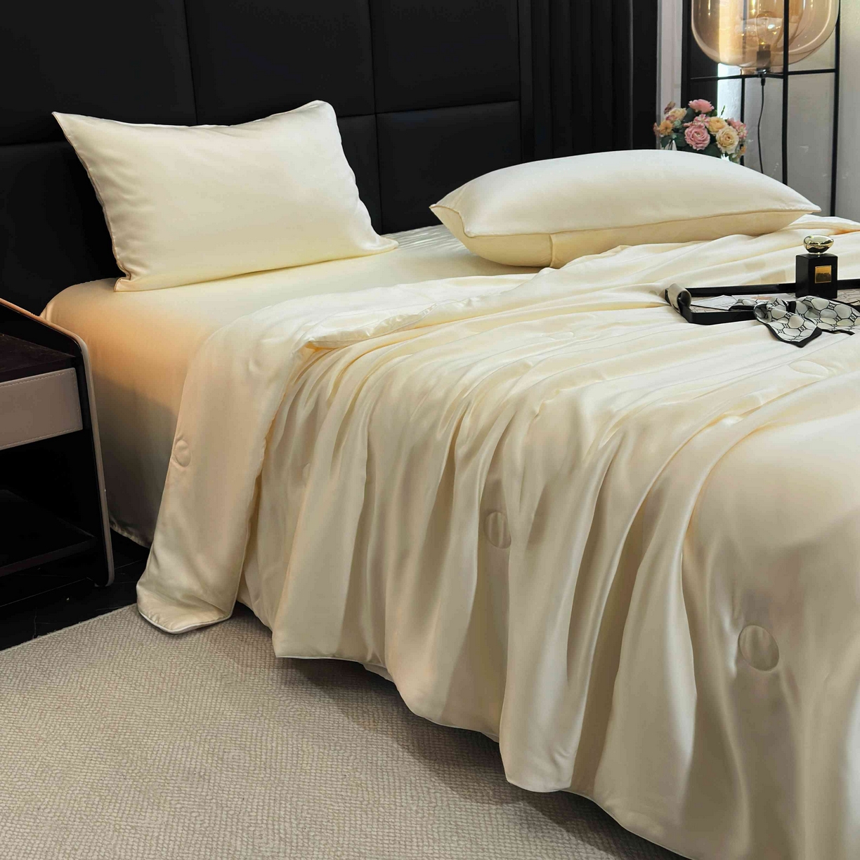 91家纺网 家纺一手货源 找家纺 2025新款100%兰精天丝60支夏被单品夏被四件套 奶白