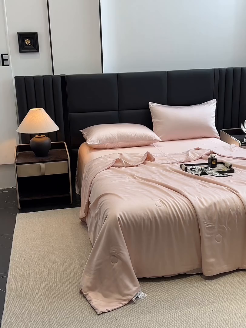 91家纺网 家纺一手货源 找家纺 2025新款100%兰精天丝60支夏被单品夏被四件套 水粉