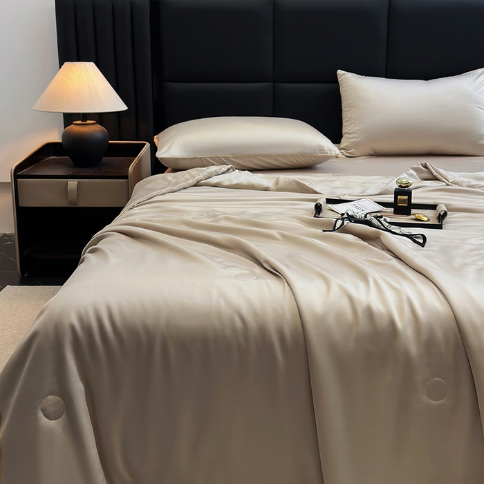 91家纺网 家纺一手货源 找家纺 2025新款100%兰精天丝60支夏被单品夏被四件套 香槟