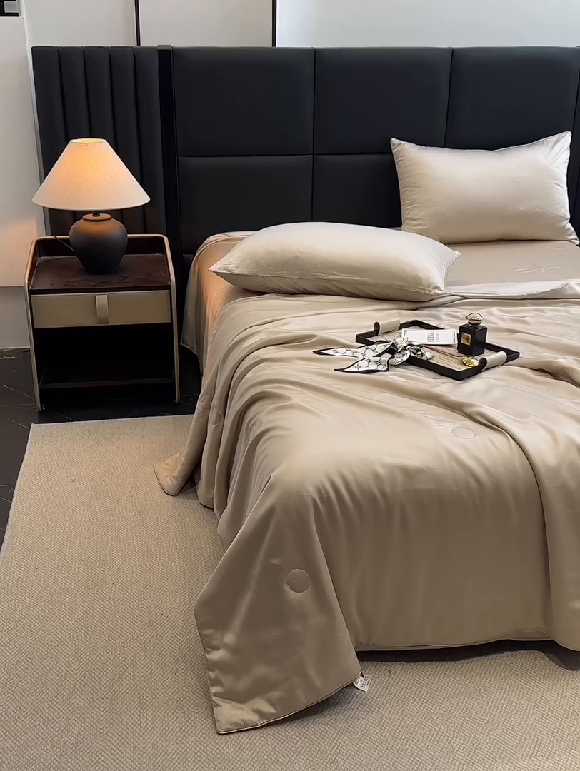 91家纺网 家纺一手货源 找家纺 2025新款100%兰精天丝60支夏被单品夏被四件套 香槟