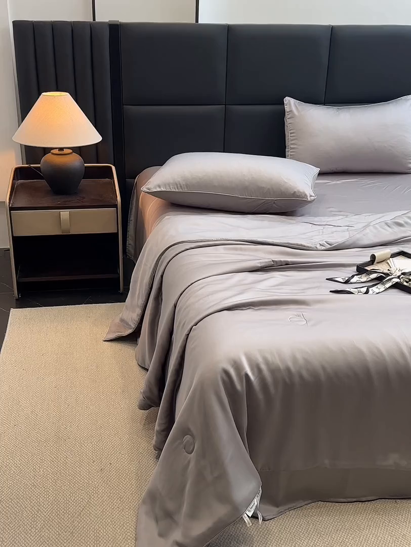 91家纺网 家纺一手货源 找家纺 2025新款100%兰精天丝60支夏被单品夏被四件套 烟灰