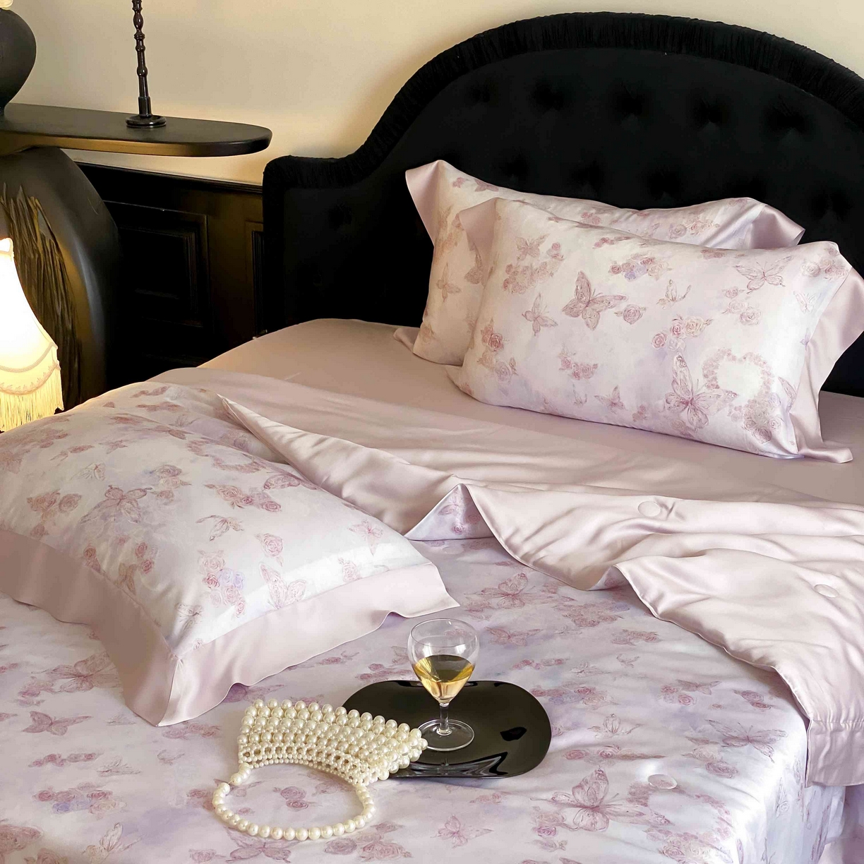 91家纺网 家纺一手货源 找家纺 太古汇家居 2025新款兰精天丝活性数码印花夏被系列 花蝶轻舞-紫色