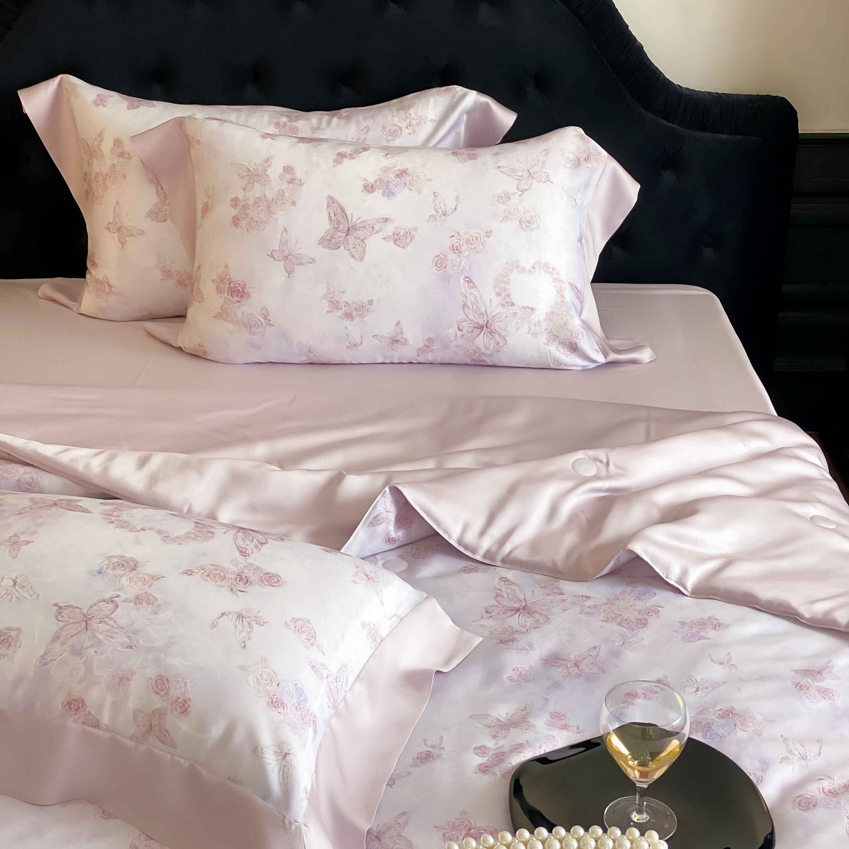 91家纺网 家纺一手货源 找家纺 太古汇家居 2025新款兰精天丝活性数码印花夏被系列 花蝶轻舞-紫色