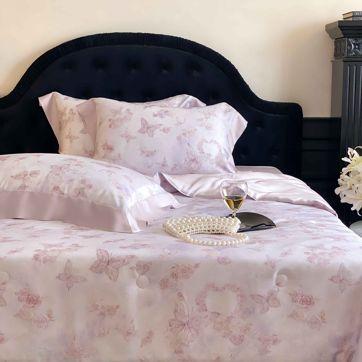 91家纺网 家纺一手货源 找家纺 太古汇家居 2025新款兰精天丝活性数码印花夏被系列 花蝶轻舞-紫色