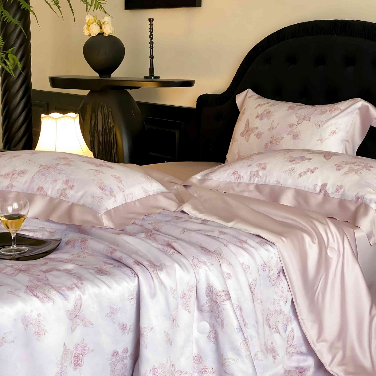 91家纺网 家纺一手货源 找家纺 太古汇家居 2025新款兰精天丝活性数码印花夏被系列 花蝶轻舞-紫色