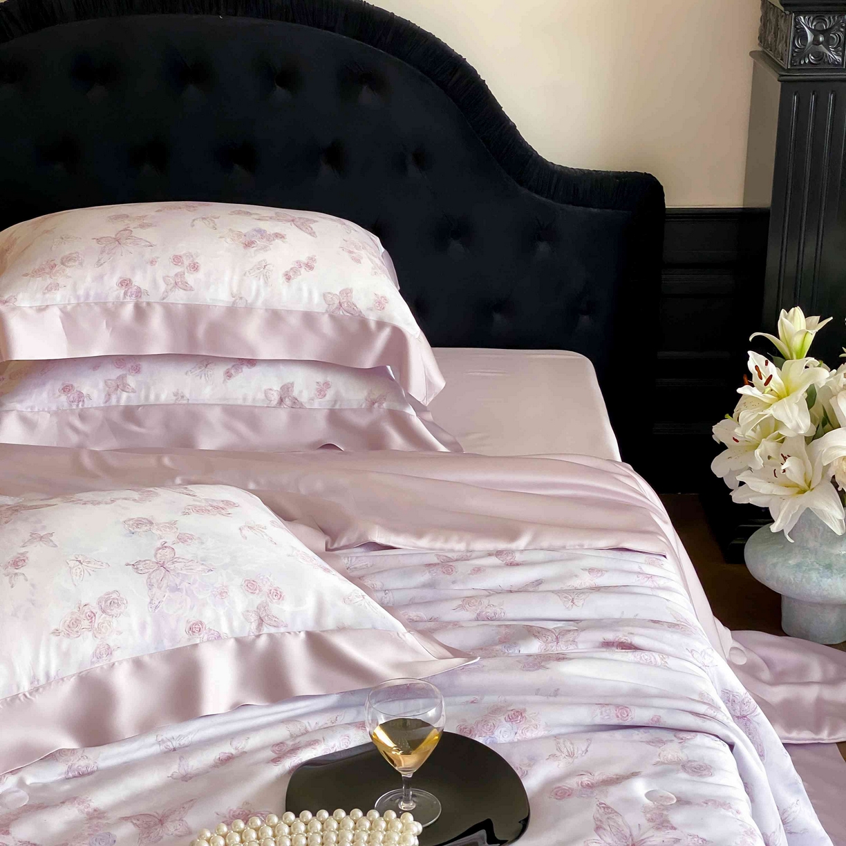 91家纺网 家纺一手货源 找家纺 太古汇家居 2025新款兰精天丝活性数码印花夏被系列 花蝶轻舞-紫色