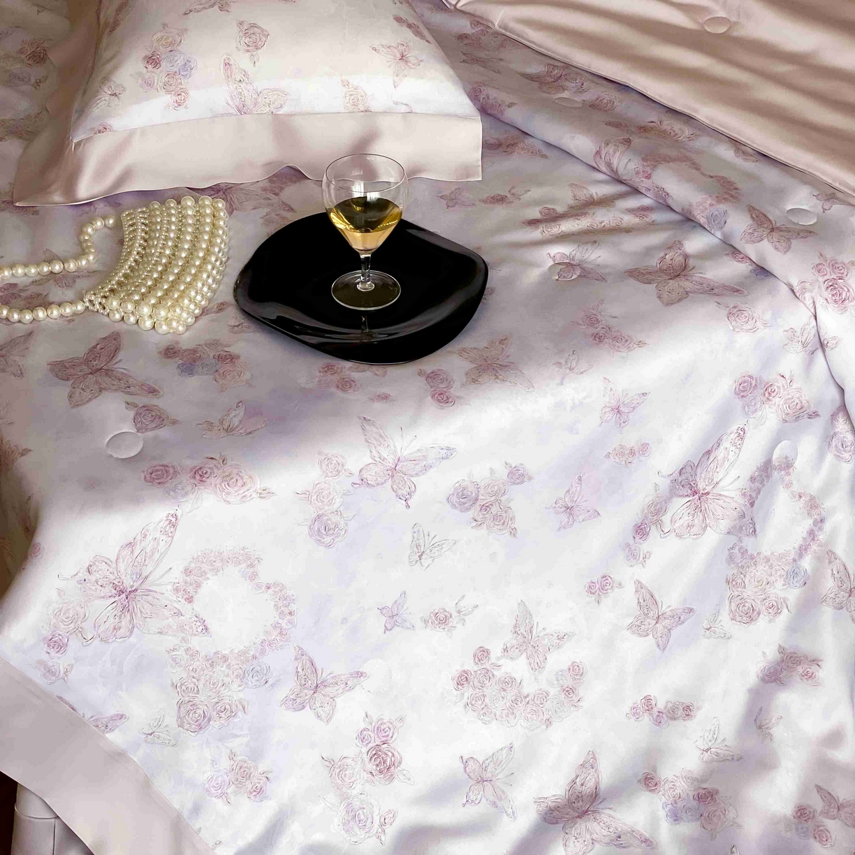 91家纺网 家纺一手货源 找家纺 太古汇家居 2025新款兰精天丝活性数码印花夏被系列 花蝶轻舞-紫色