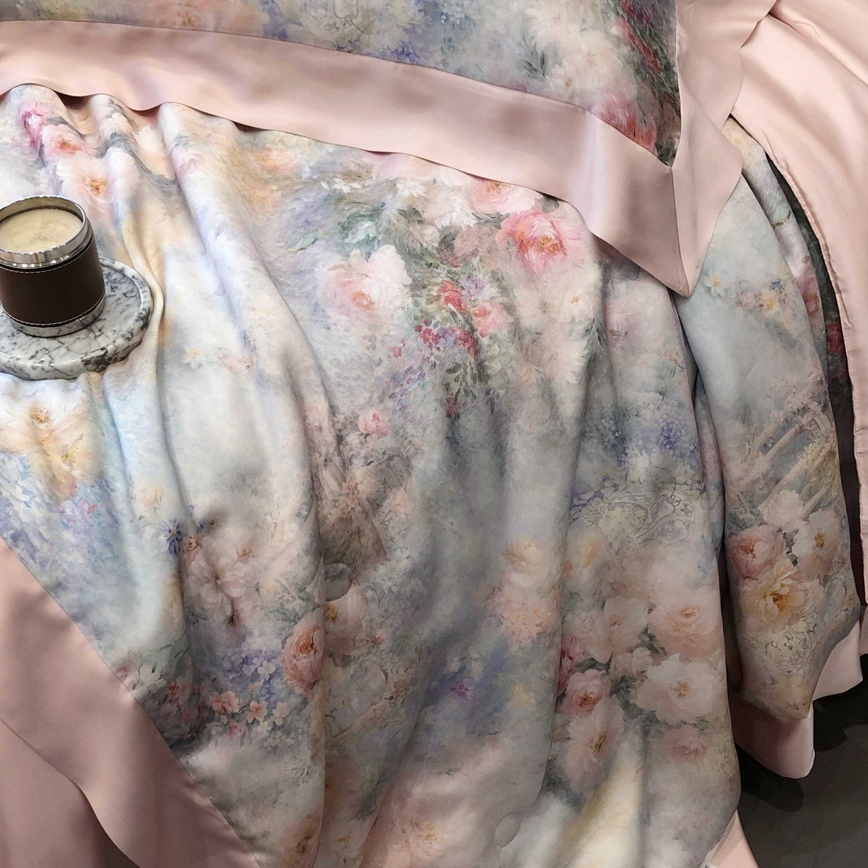 91家纺网 家纺一手货源 找家纺 太古汇家居 2025新款兰精天丝活性数码印花夏被系列 花开半夏-蜜可粉