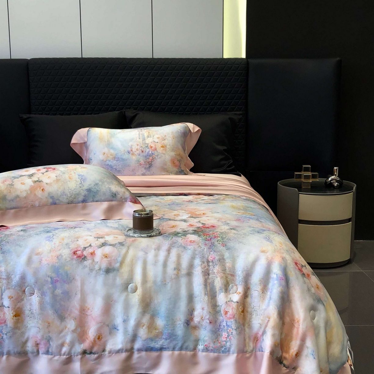 91家纺网 家纺一手货源 找家纺 太古汇家居 2025新款兰精天丝活性数码印花夏被系列 花开半夏-蜜可粉