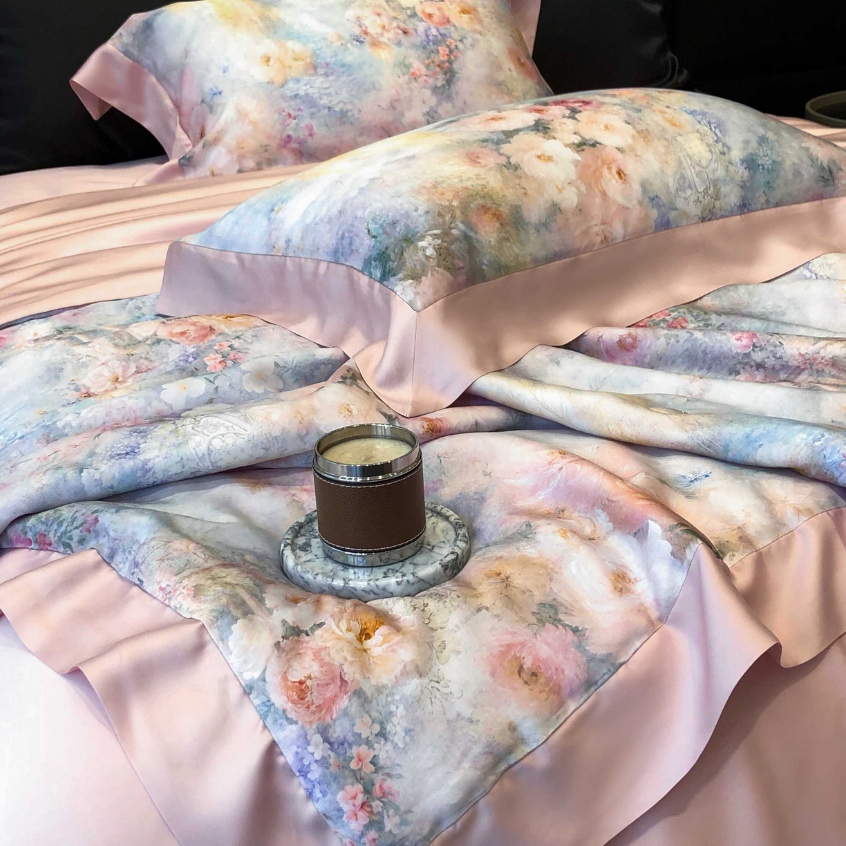 91家纺网 家纺一手货源 找家纺 太古汇家居 2025新款兰精天丝活性数码印花夏被系列 花开半夏-蜜可粉