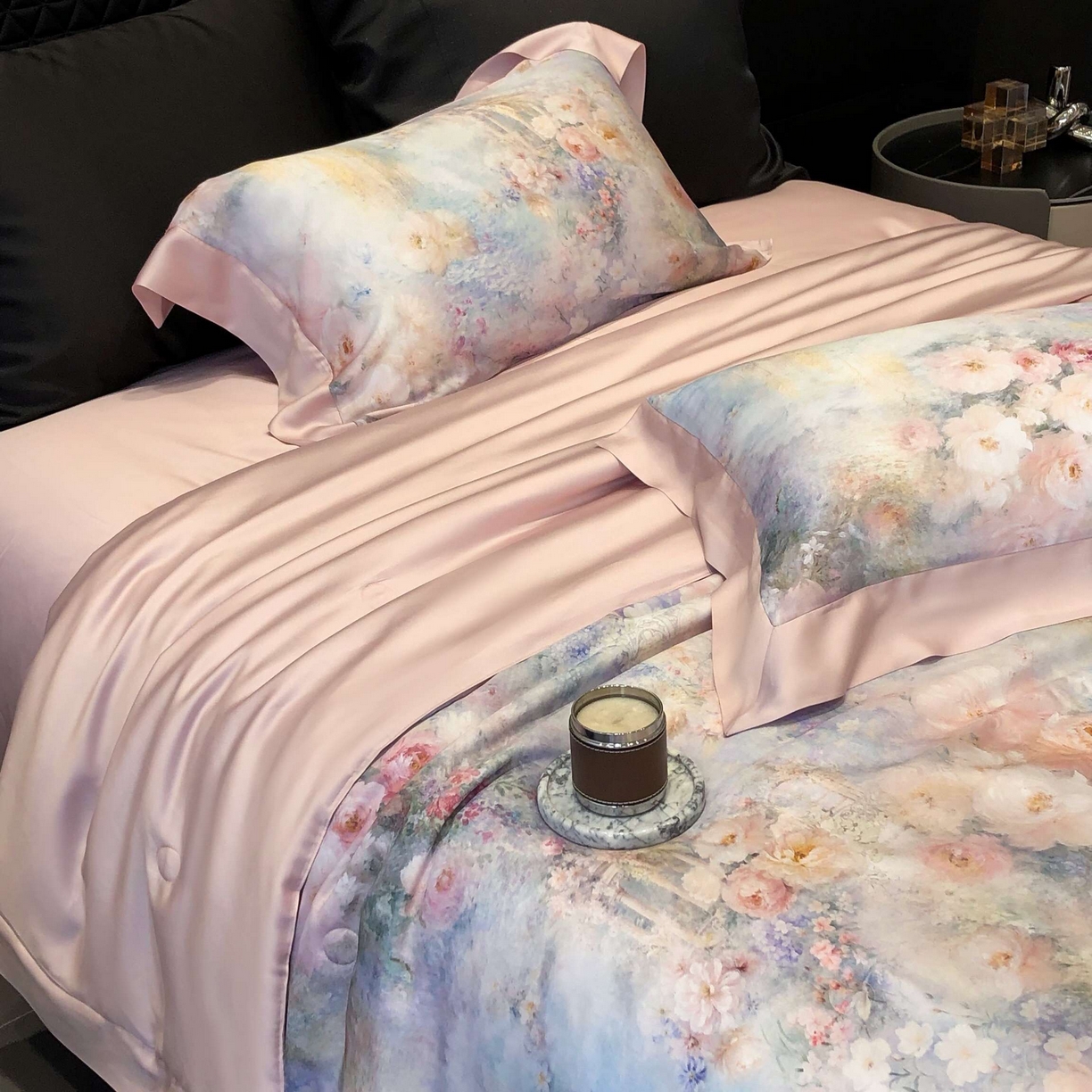 91家纺网 家纺一手货源 找家纺 太古汇家居 2025新款兰精天丝活性数码印花夏被系列 花开半夏-蜜可粉