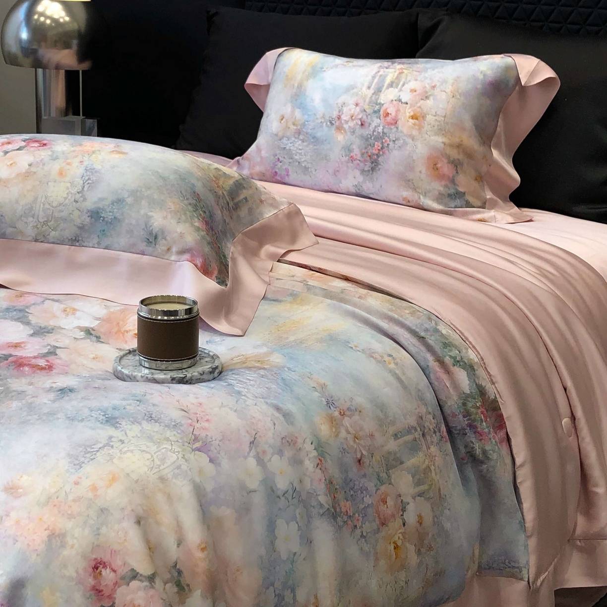 91家纺网 家纺一手货源 找家纺 太古汇家居 2025新款兰精天丝活性数码印花夏被系列 花开半夏-蜜可粉