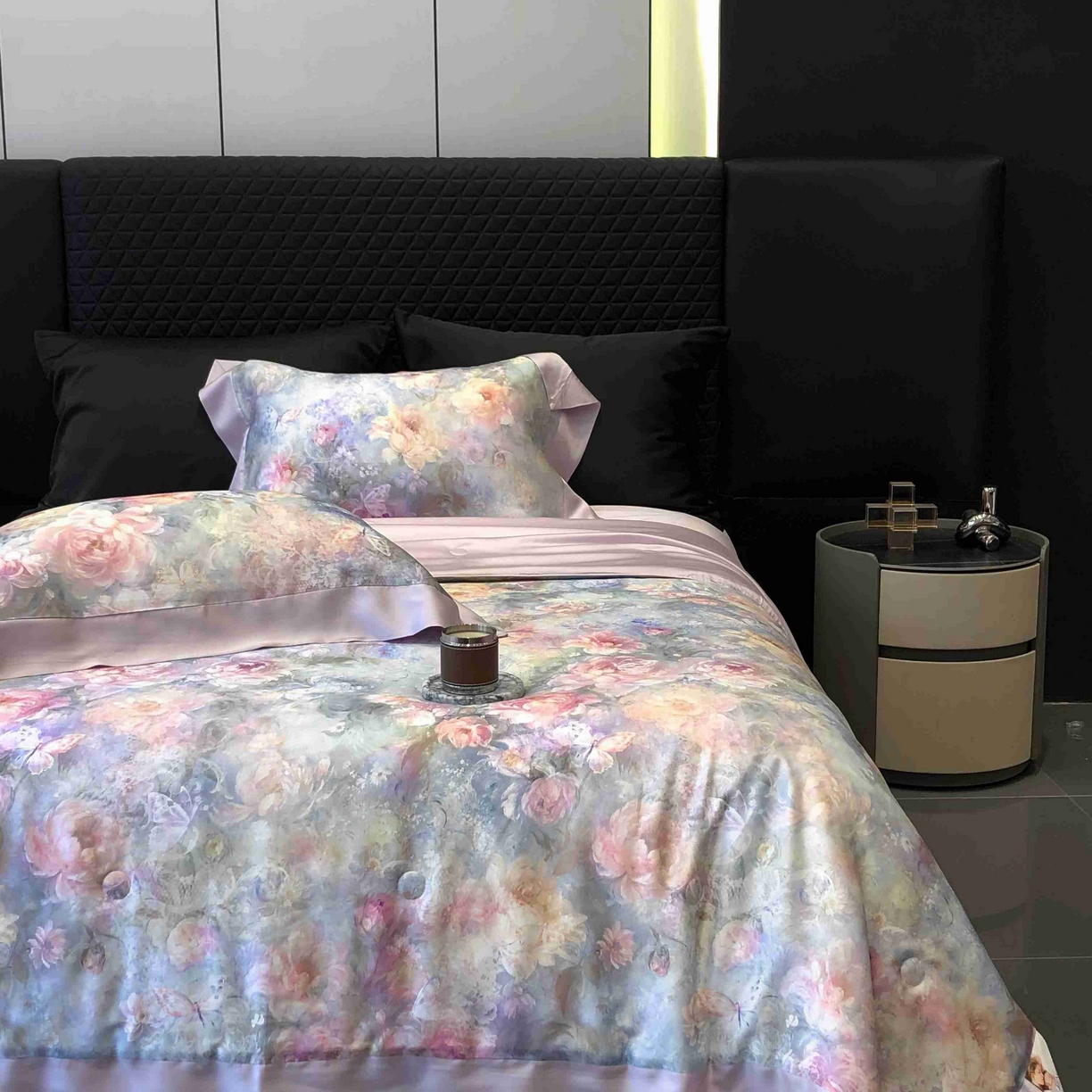 91家纺网 家纺一手货源 找家纺 太古汇家居 2025新款兰精天丝活性数码印花夏被系列 花漾拾梦-浅紫