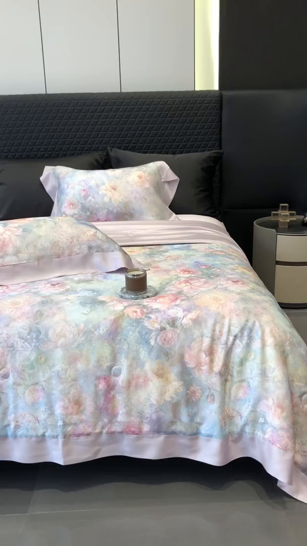 91家纺网 家纺一手货源 找家纺 太古汇家居 2025新款兰精天丝活性数码印花夏被系列 花漾拾梦-浅紫
