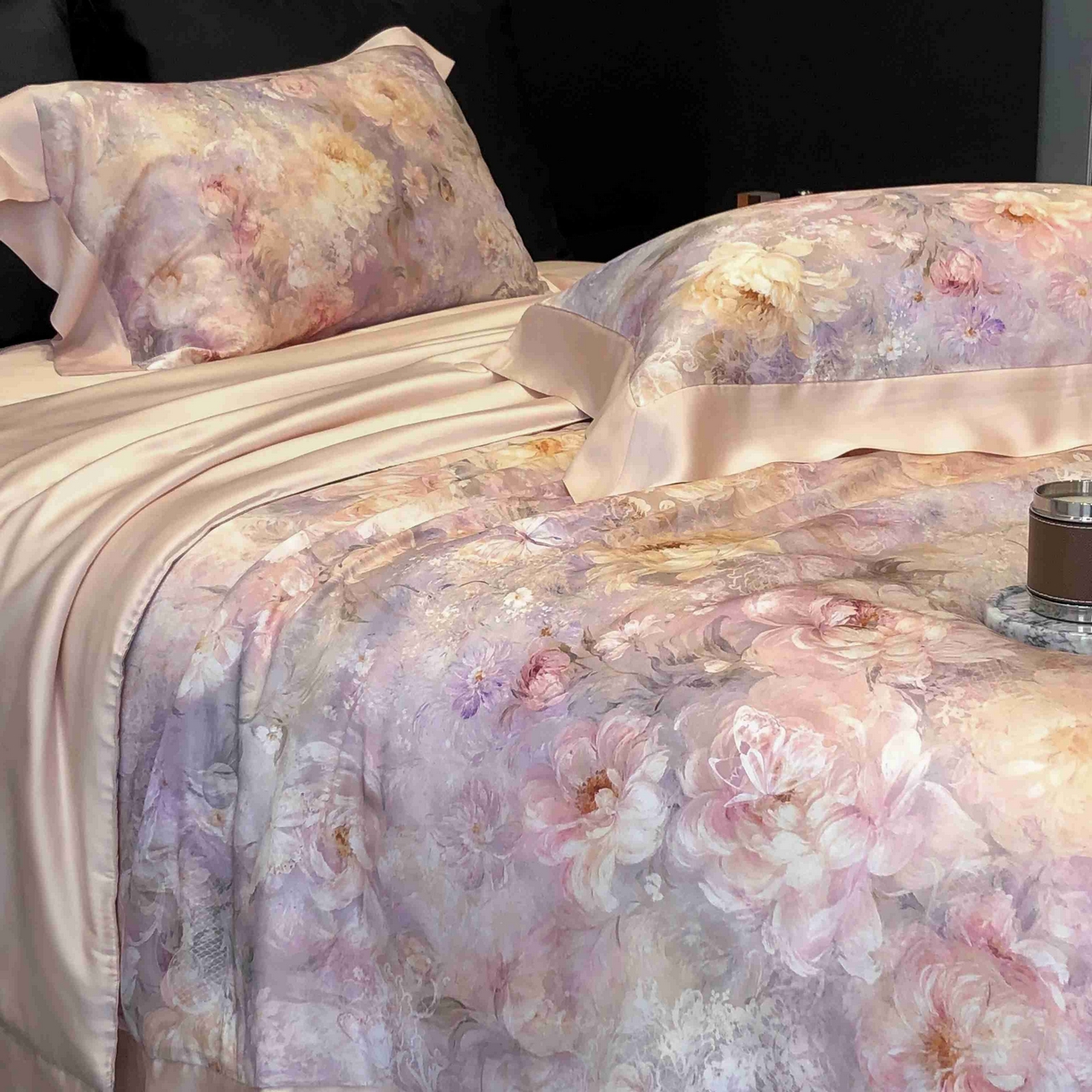 91家纺网 家纺一手货源 找家纺 太古汇家居 2025新款兰精天丝活性数码印花夏被系列 花漾拾梦-玉粉色