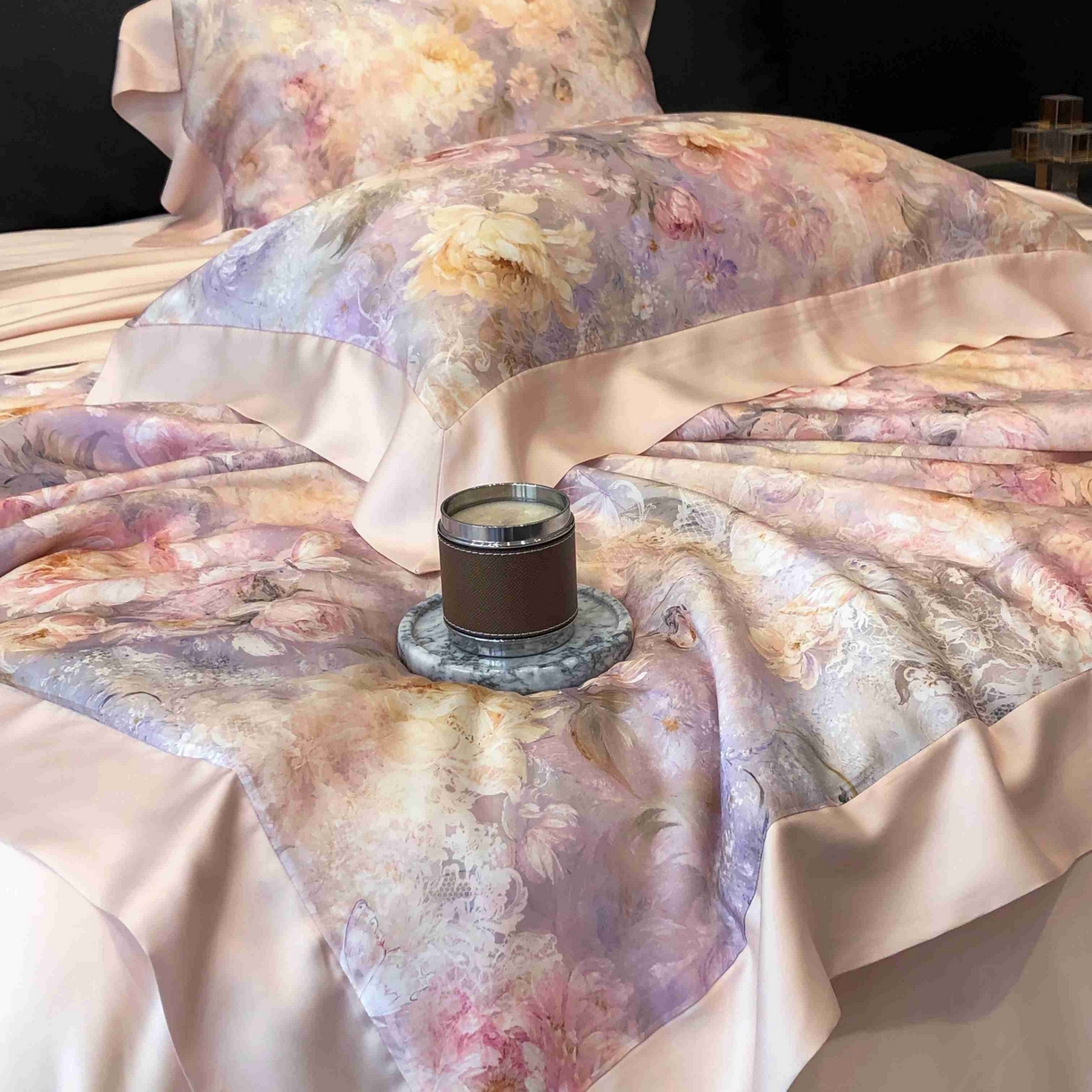 91家纺网 家纺一手货源 找家纺 太古汇家居 2025新款兰精天丝活性数码印花夏被系列 花漾拾梦-玉粉色