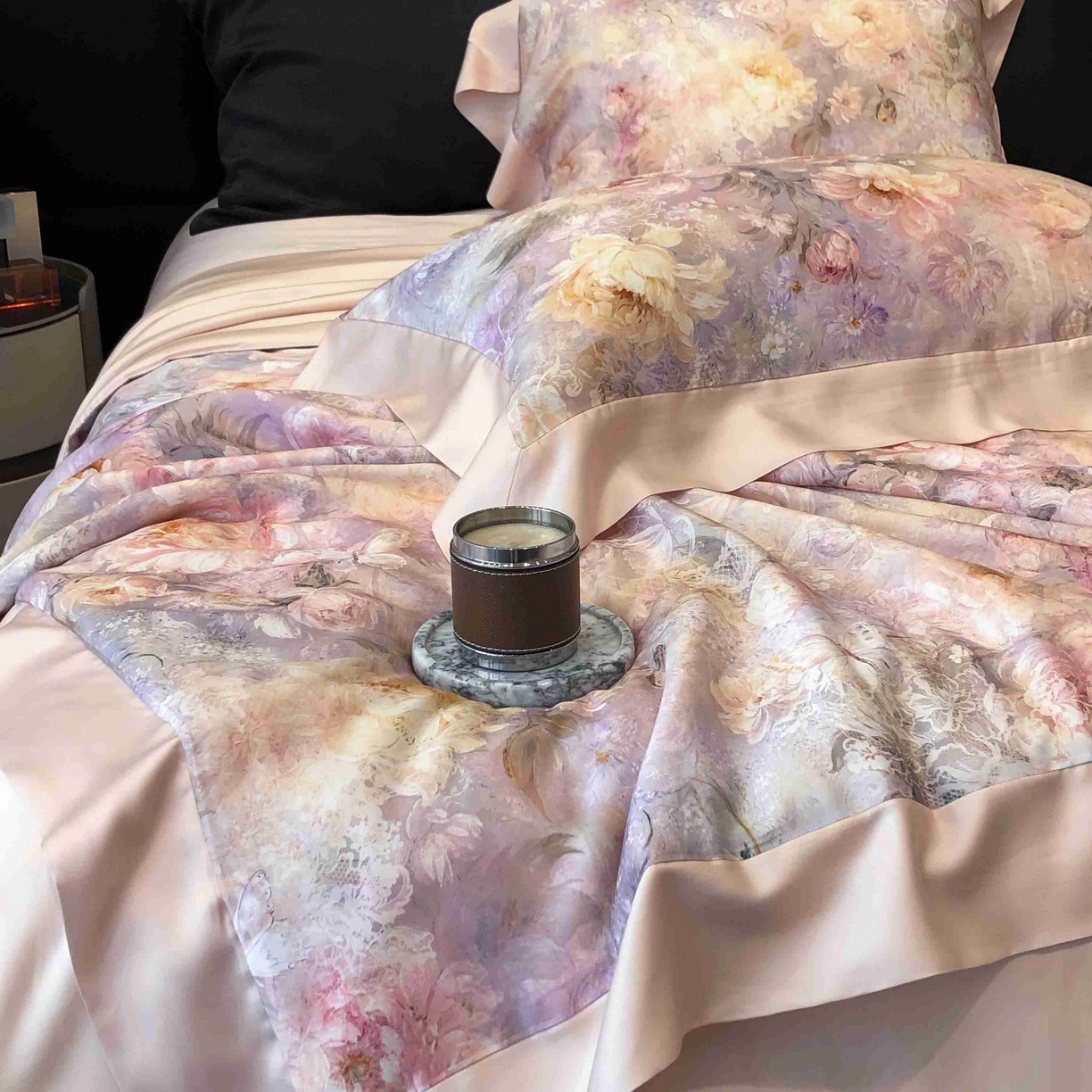 91家纺网 家纺一手货源 找家纺 太古汇家居 2025新款兰精天丝活性数码印花夏被系列 花漾拾梦-玉粉色