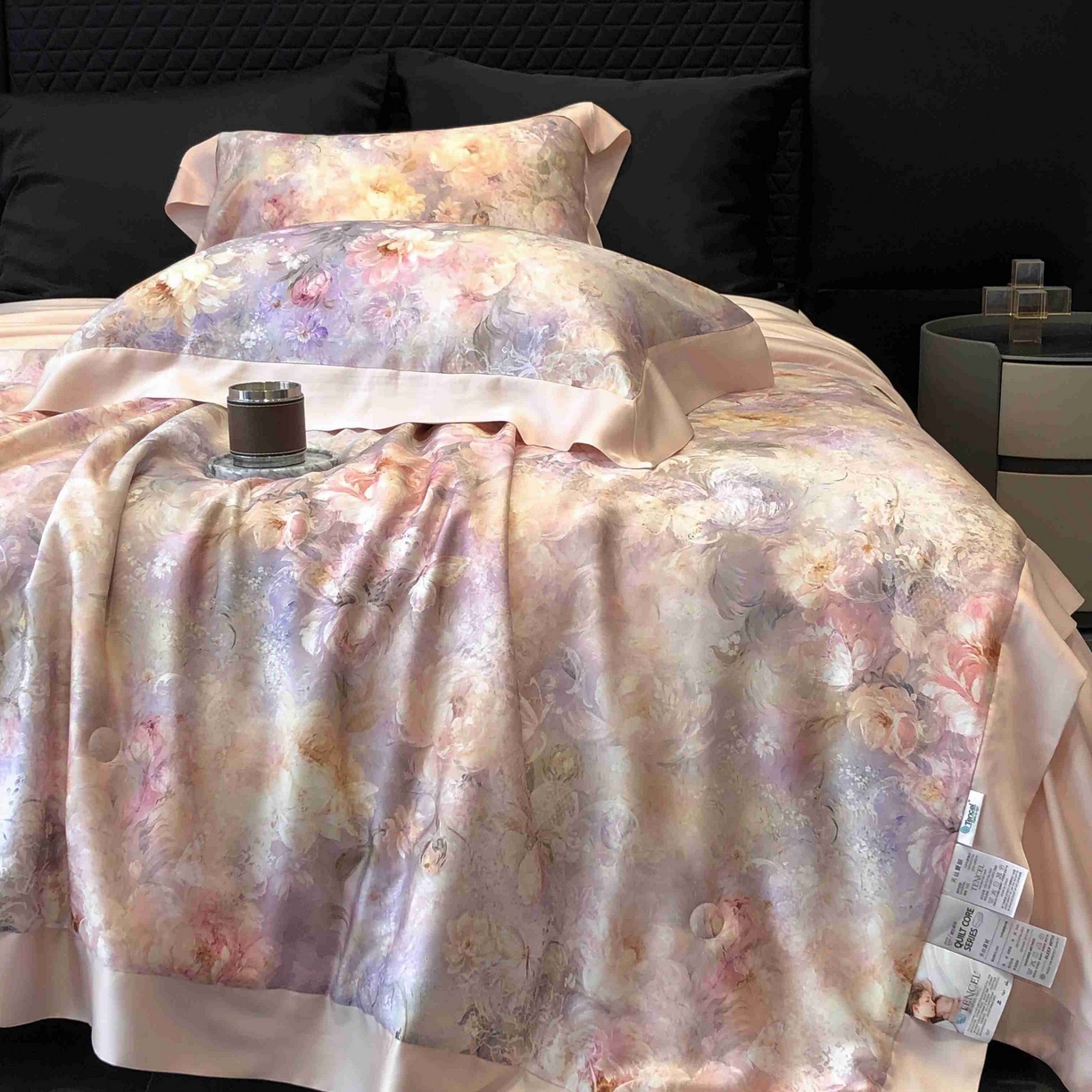 91家纺网 家纺一手货源 找家纺 太古汇家居 2025新款兰精天丝活性数码印花夏被系列 花漾拾梦-玉粉色