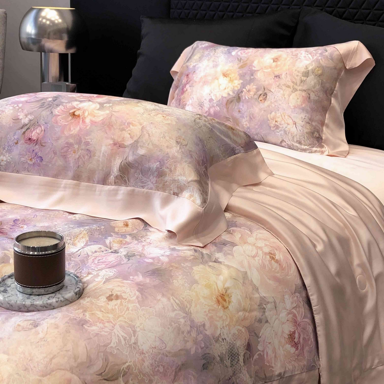 91家纺网 家纺一手货源 找家纺 太古汇家居 2025新款兰精天丝活性数码印花夏被系列 花漾拾梦-玉粉色