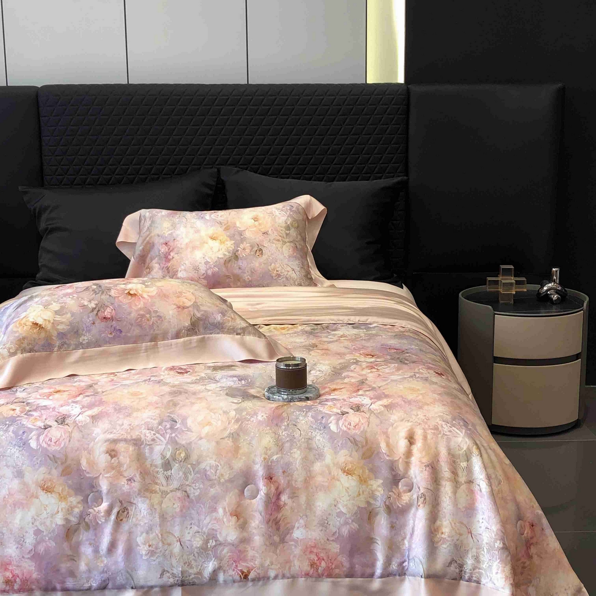 91家纺网 家纺一手货源 找家纺 太古汇家居 2025新款兰精天丝活性数码印花夏被系列 花漾拾梦-玉粉色