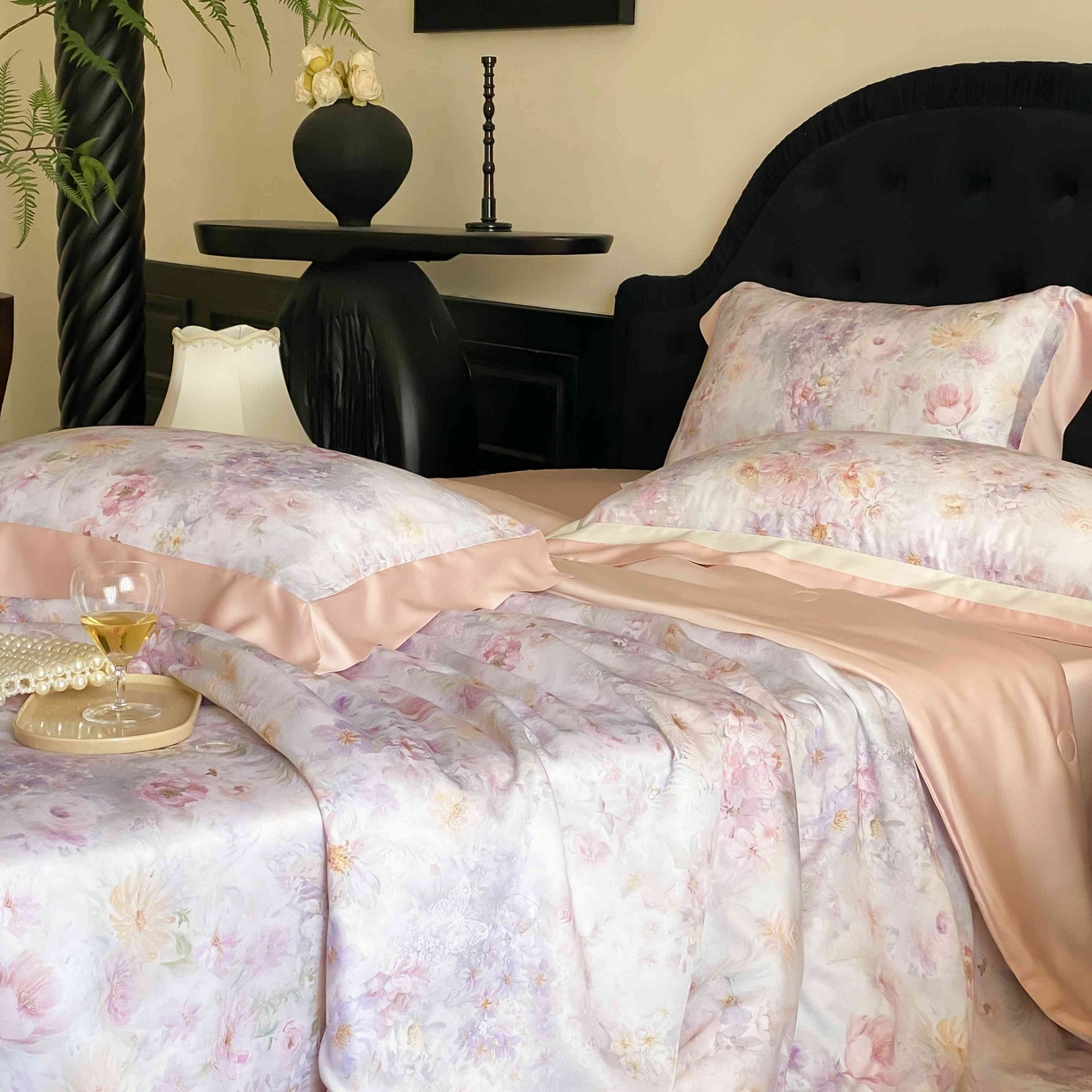 91家纺网 家纺一手货源 找家纺 太古汇家居 2025新款兰精天丝活性数码印花夏被系列 瑾尚花语-粉色