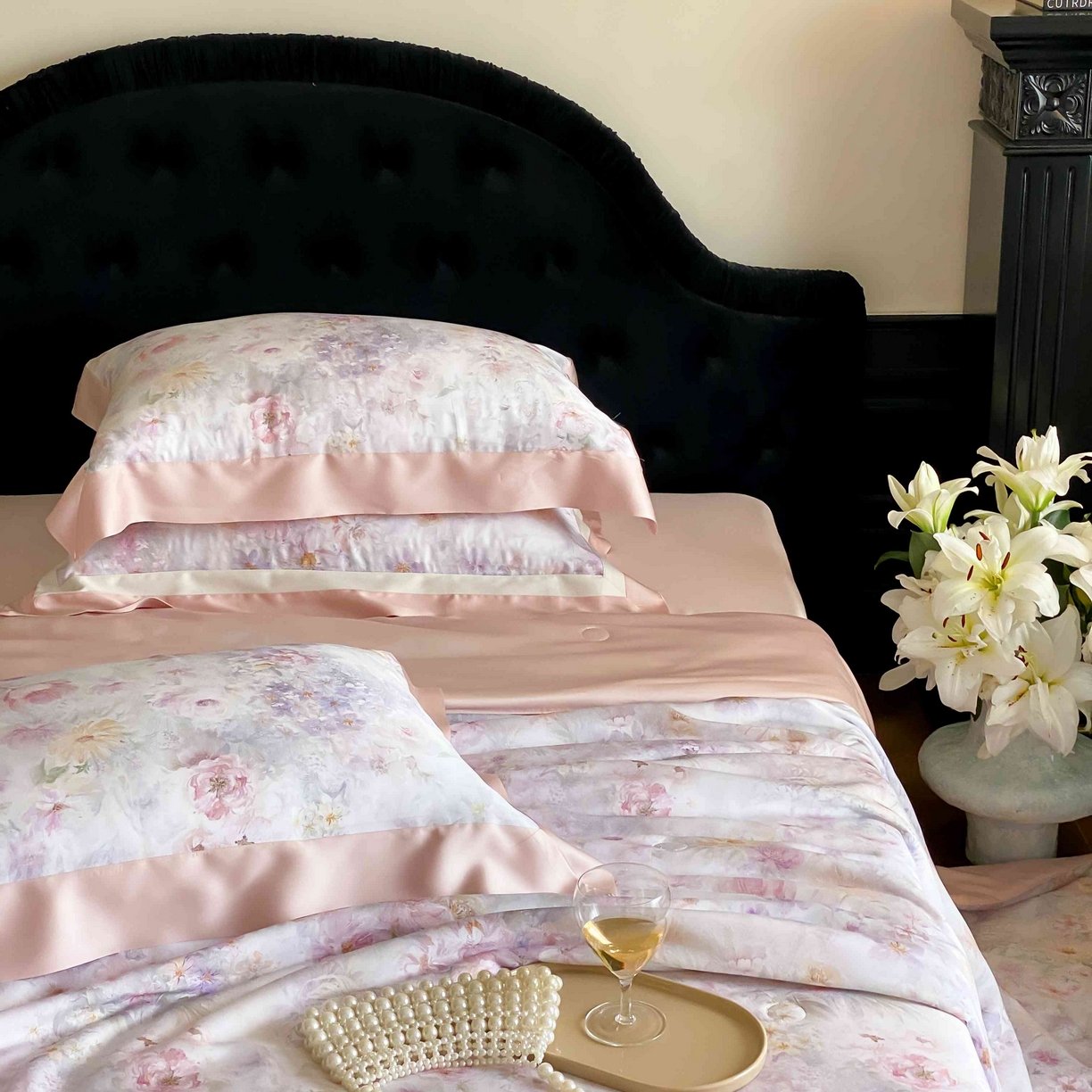 91家纺网 家纺一手货源 找家纺 太古汇家居 2025新款兰精天丝活性数码印花夏被系列 瑾尚花语-粉色