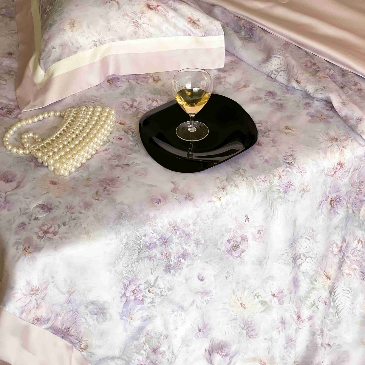 91家纺网 家纺一手货源 找家纺 太古汇家居 2025新款兰精天丝活性数码印花夏被系列 瑾尚花语-紫色