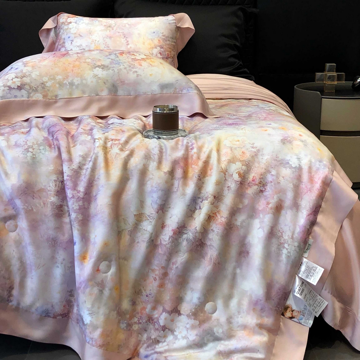 91家纺网 家纺一手货源 找家纺 太古汇家居 2025新款兰精天丝活性数码印花夏被系列 浅夏花开-藕粉