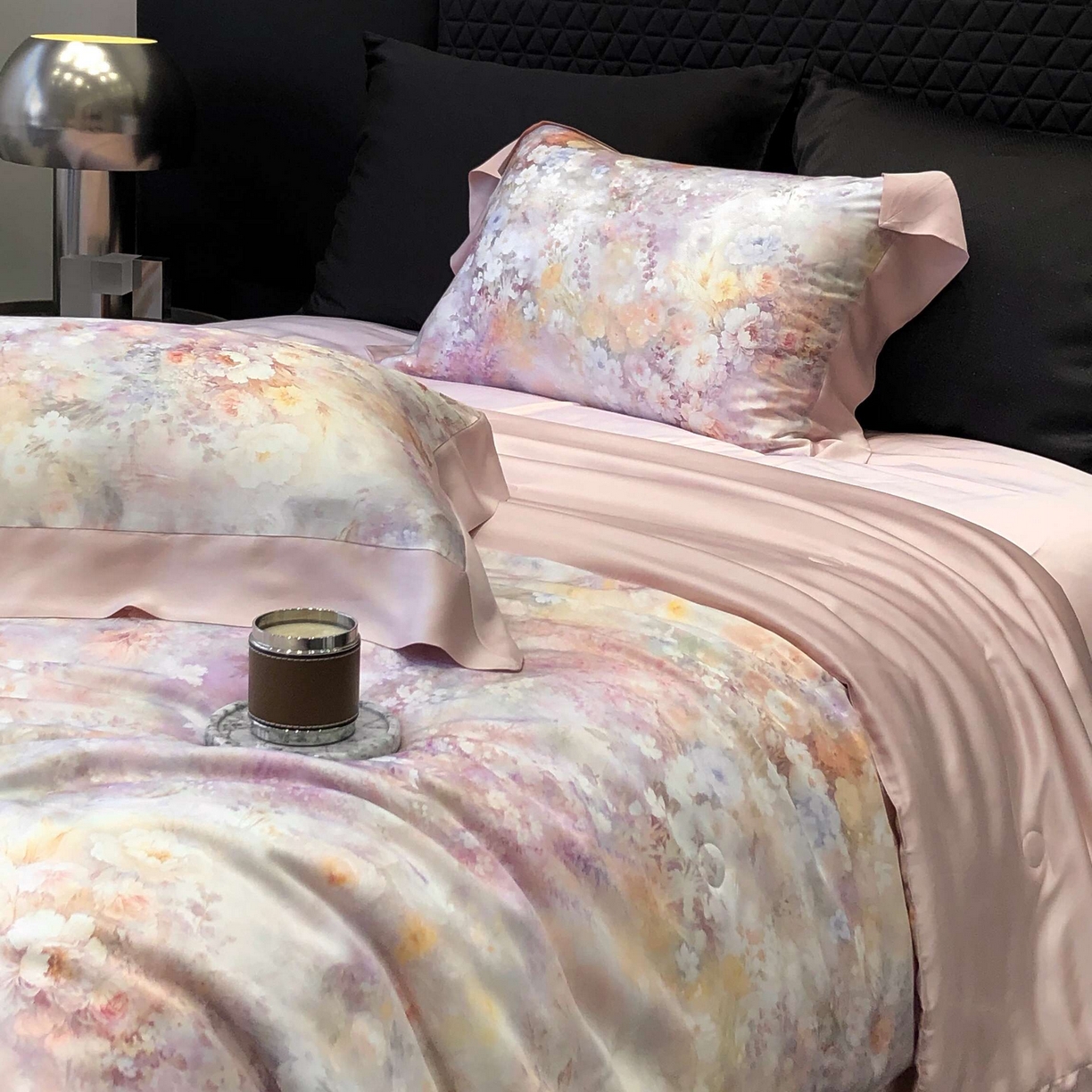 91家纺网 家纺一手货源 找家纺 太古汇家居 2025新款兰精天丝活性数码印花夏被系列 浅夏花开-藕粉