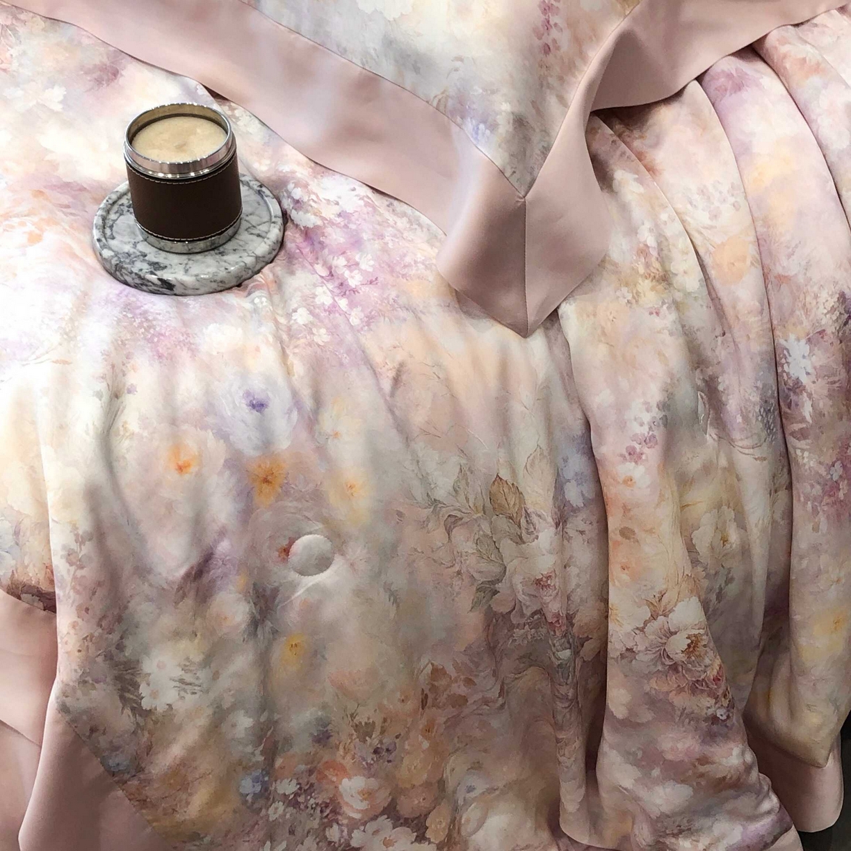 91家纺网 家纺一手货源 找家纺 太古汇家居 2025新款兰精天丝活性数码印花夏被系列 浅夏花开-藕粉