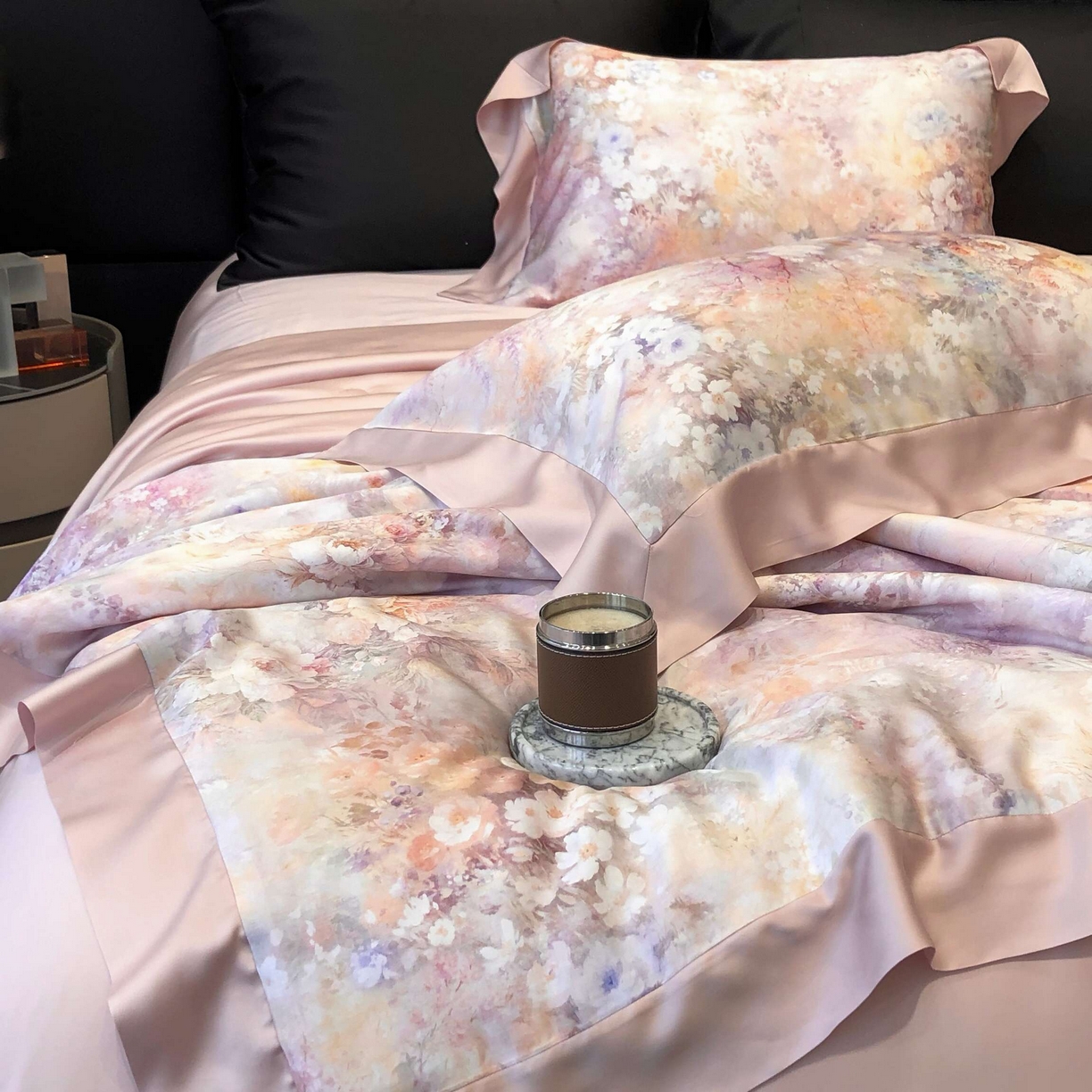 91家纺网 家纺一手货源 找家纺 太古汇家居 2025新款兰精天丝活性数码印花夏被系列 浅夏花开-藕粉