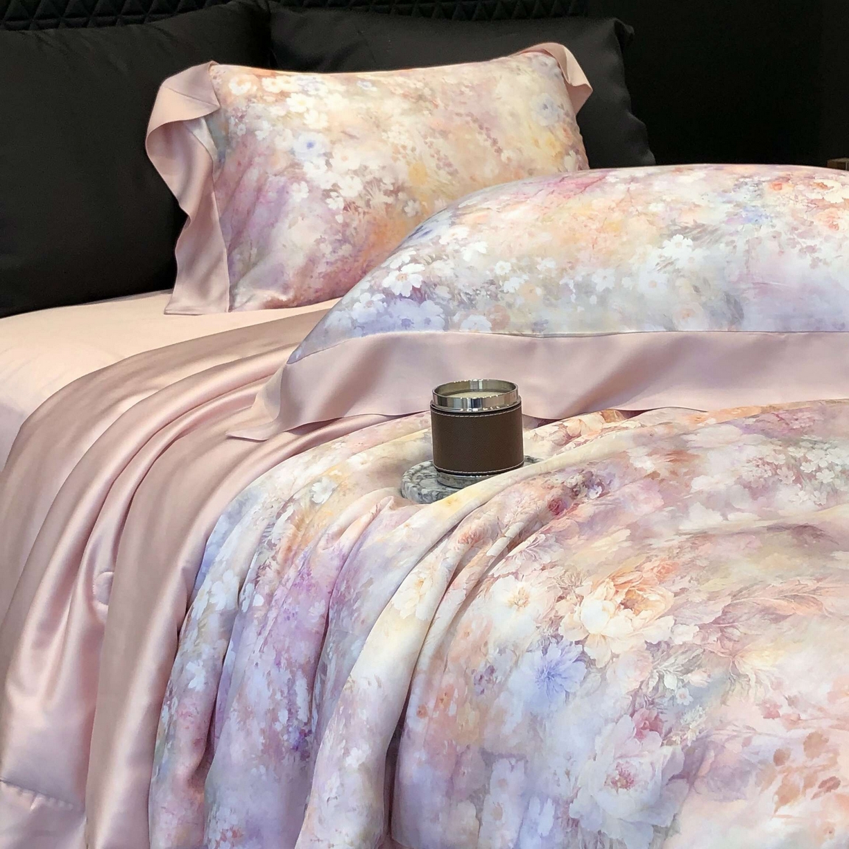 91家纺网 家纺一手货源 找家纺 太古汇家居 2025新款兰精天丝活性数码印花夏被系列 浅夏花开-藕粉