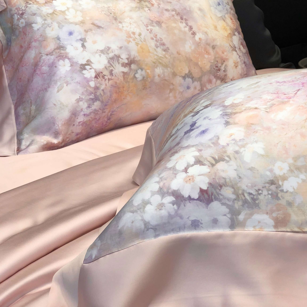 91家纺网 家纺一手货源 找家纺 太古汇家居 2025新款兰精天丝活性数码印花夏被系列 浅夏花开-藕粉