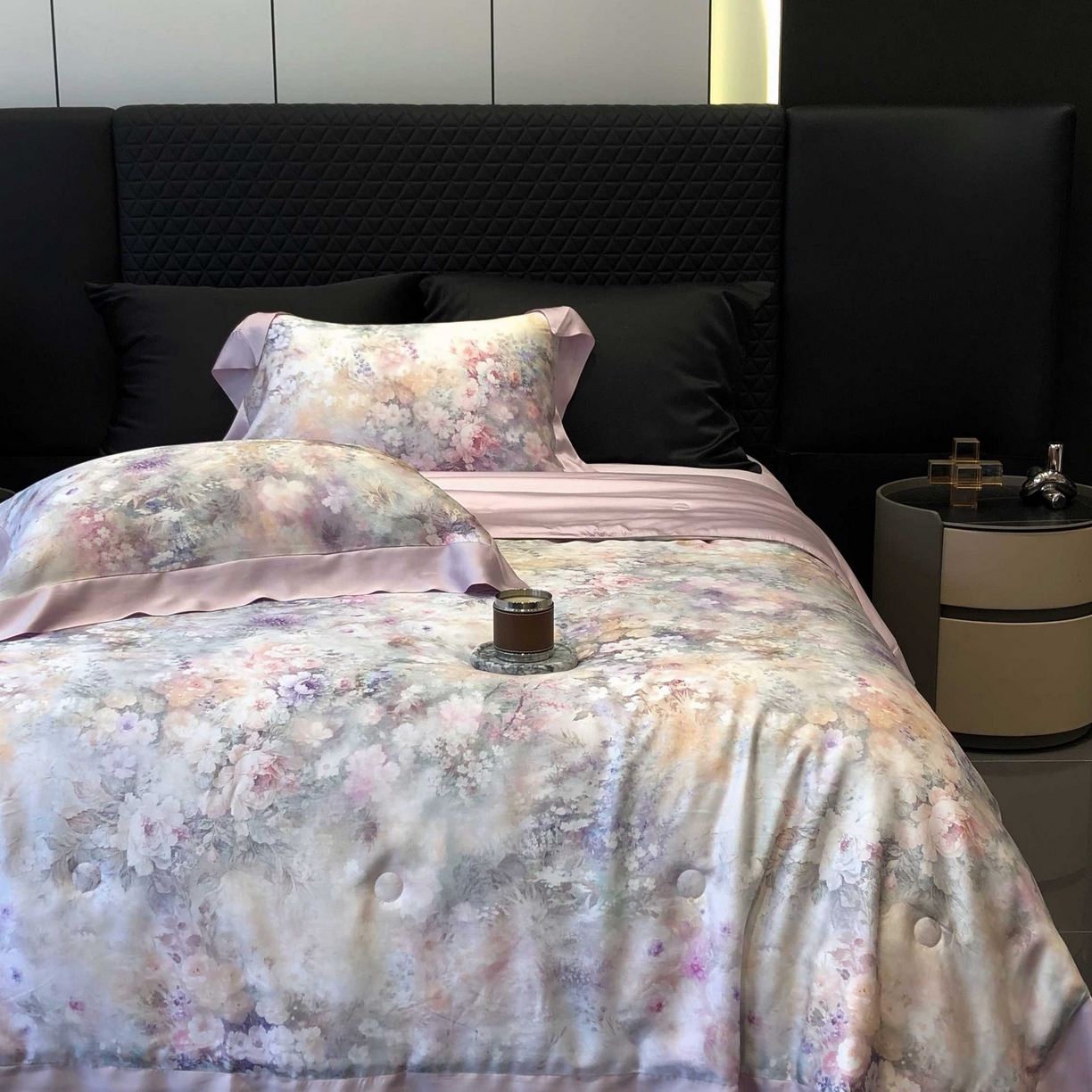 91家纺网 家纺一手货源 找家纺 太古汇家居 2025新款兰精天丝活性数码印花夏被系列 浅夏花开-烟紫