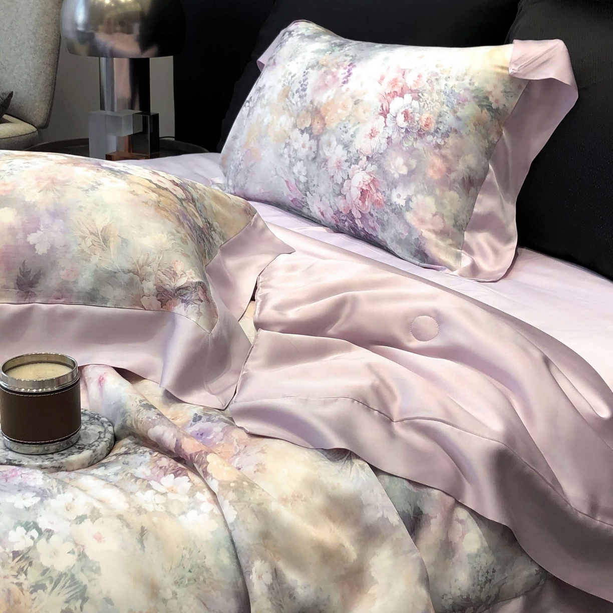 91家纺网 家纺一手货源 找家纺 太古汇家居 2025新款兰精天丝活性数码印花夏被系列 浅夏花开-烟紫