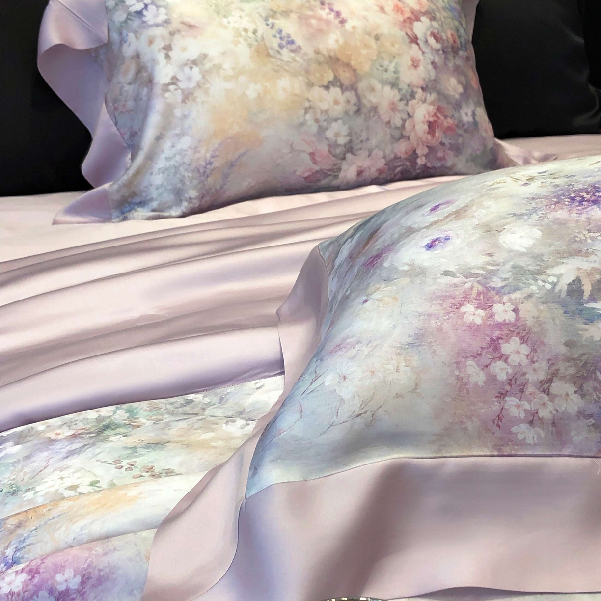 91家纺网 家纺一手货源 找家纺 太古汇家居 2025新款兰精天丝活性数码印花夏被系列 浅夏花开-烟紫