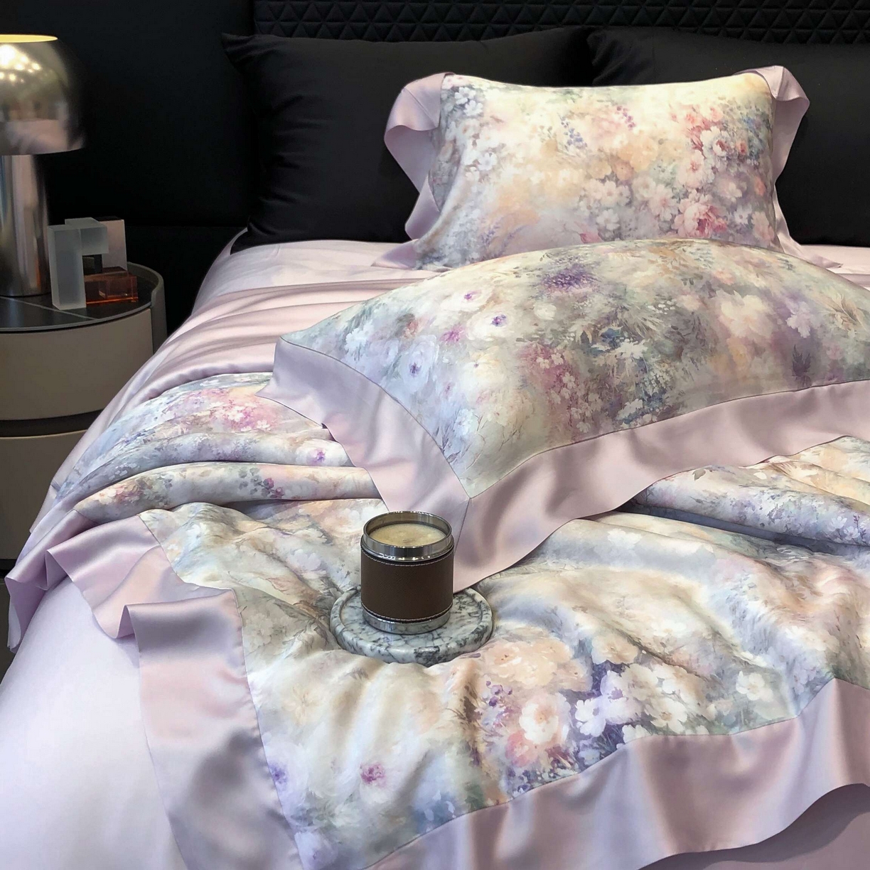 91家纺网 家纺一手货源 找家纺 太古汇家居 2025新款兰精天丝活性数码印花夏被系列 浅夏花开-烟紫