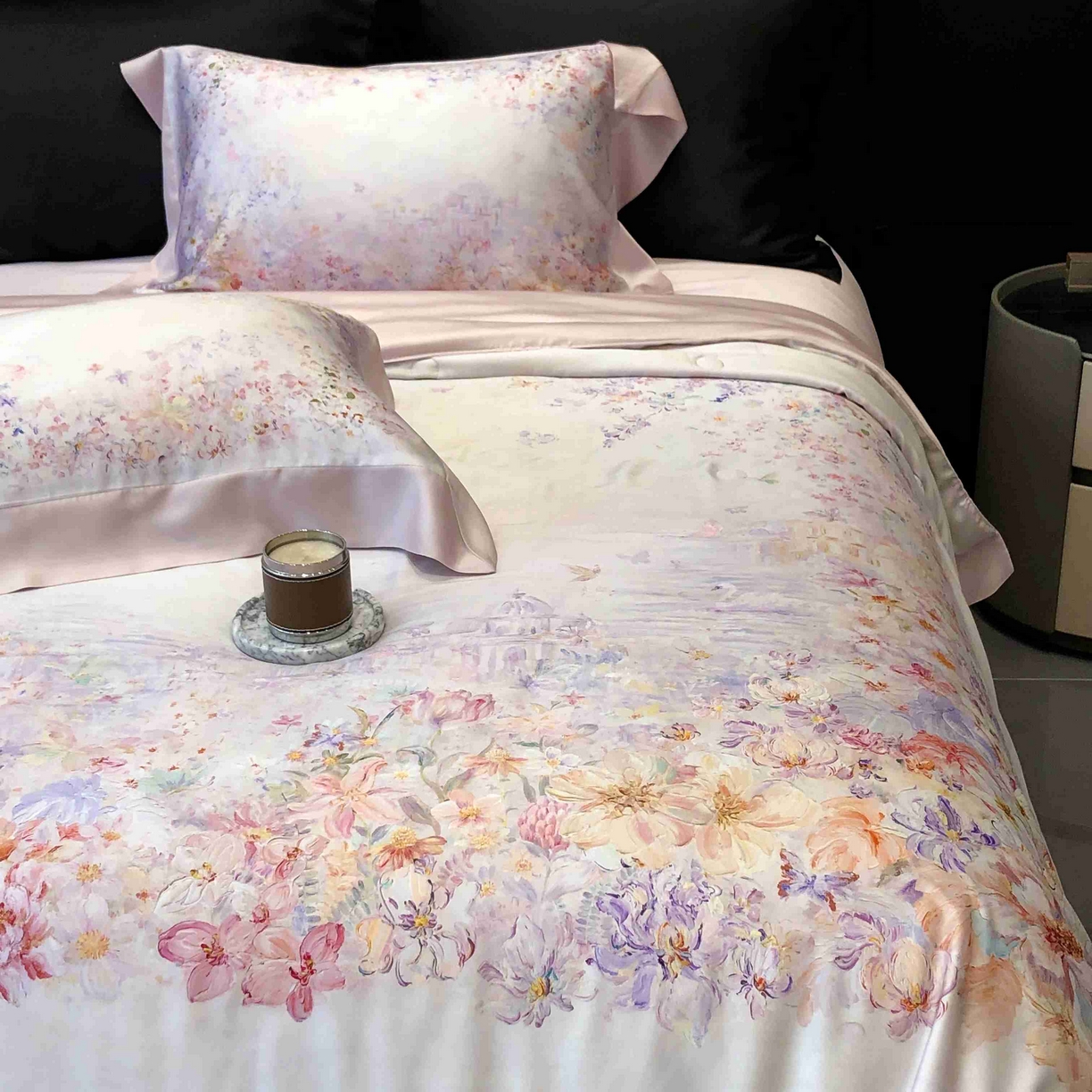 91家纺网 家纺一手货源 找家纺 太古汇家居 2025新款兰精天丝活性数码印花夏被系列 雾中花影-粉色