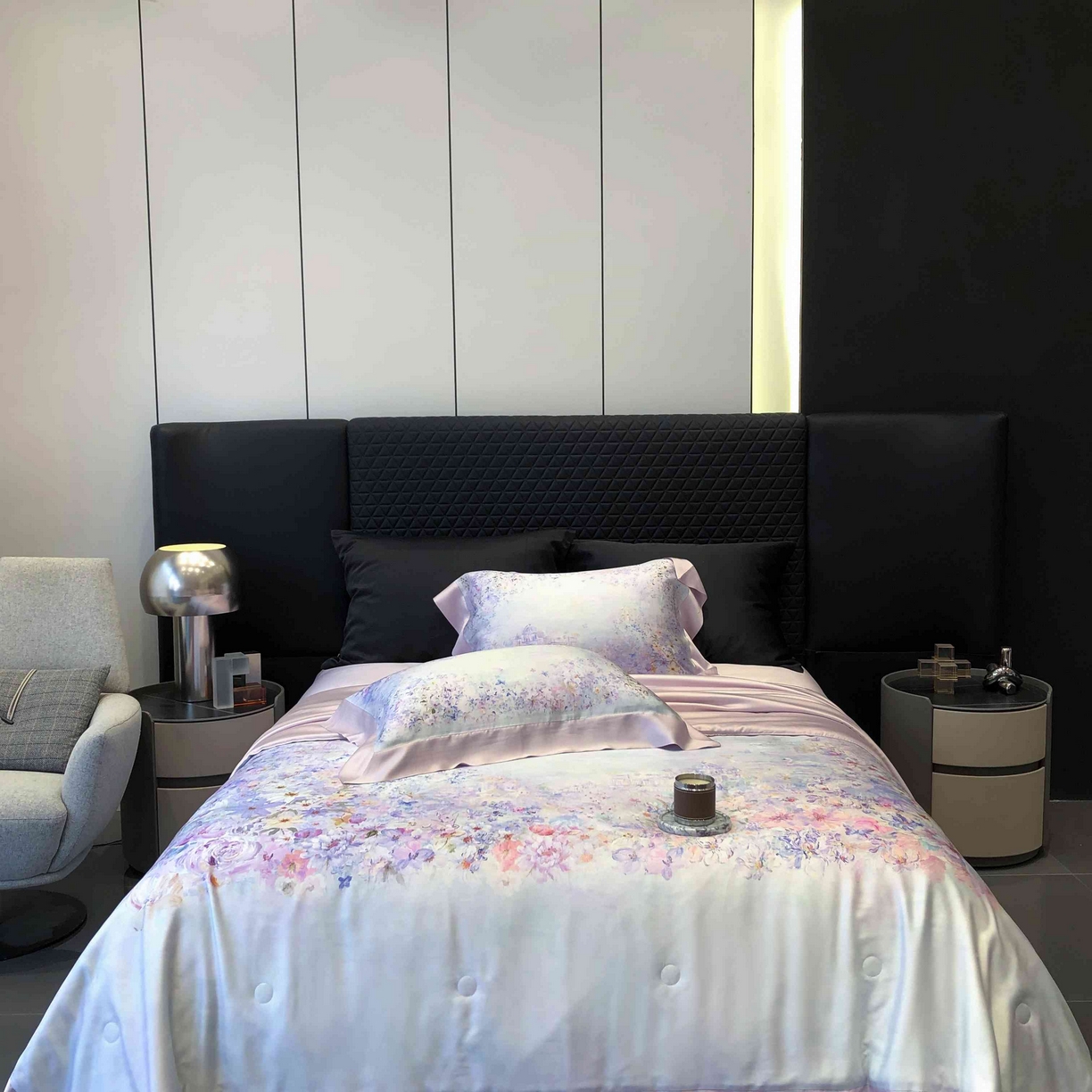 91家纺网 家纺一手货源 找家纺 太古汇家居 2025新款兰精天丝活性数码印花夏被系列 雾中花影-烟紫