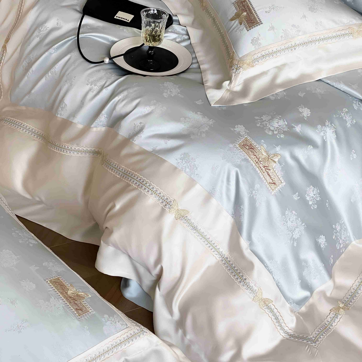 91家纺网 家纺一手货源 找家纺 （总）太古汇家居 2025新款天丝高精密提花+绣花“花间蝶影”系列四件套