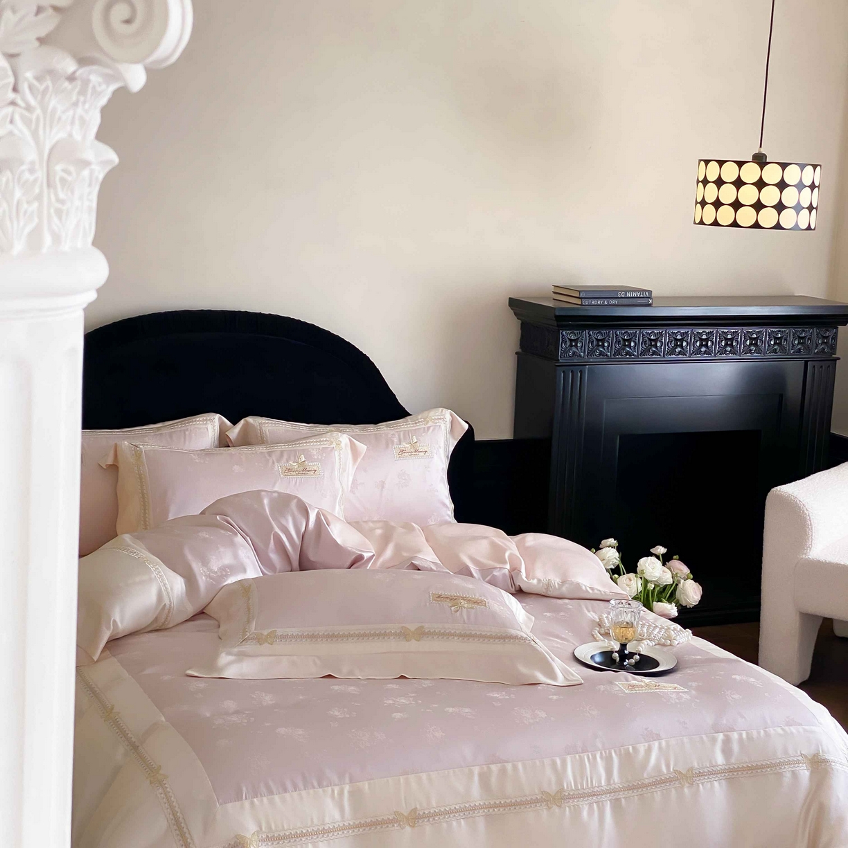 91家纺网 家纺一手货源 找家纺 太古汇家居 2025新款天丝高精密提花+绣花“花间蝶影”系列四件套 花间蝶影-粉色